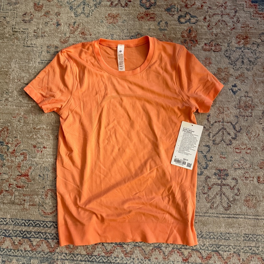 Lululemon swiftly relaxed short sleeve size 6